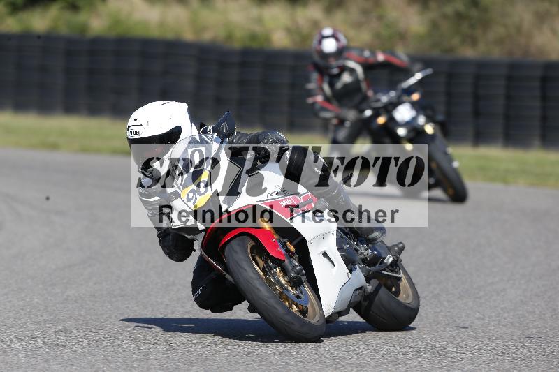 /Archiv-2025/49 26.08.2025 Cornu Master School ADR/blau-bleu/90